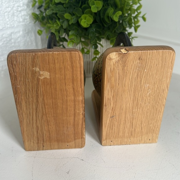 Vintage Globe Bookends with Wooden Base. Bin D - Picture 3 of 5